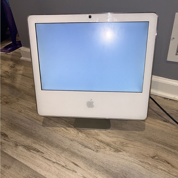 APPLE A1173, 17" iMac C2D @ 1.8GHz, 1GB RAM, No HDD. "B" - Picture 2 of 6